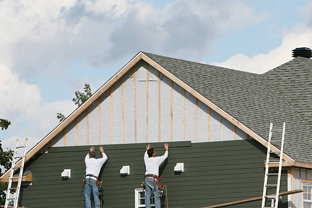 Professional Siding technician working in Mason, TX